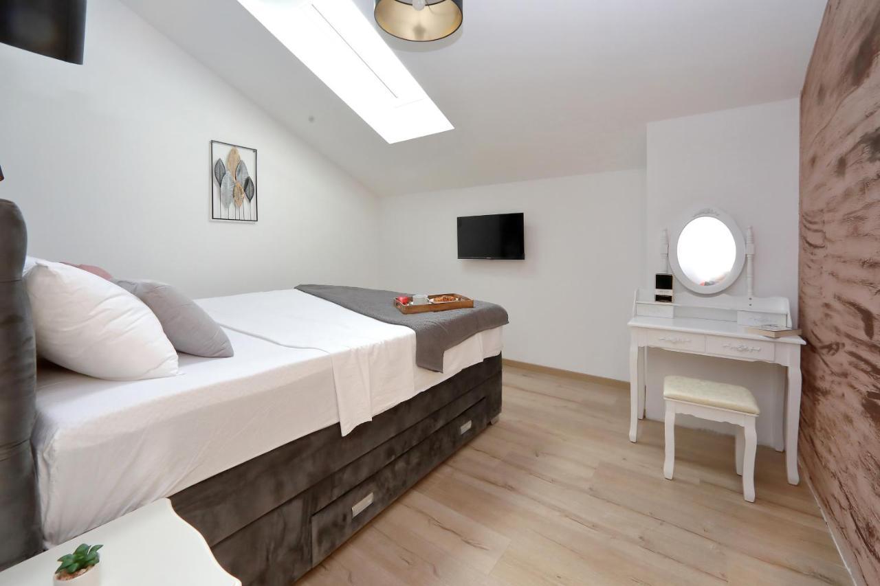 Luxury Apartments Monika Near The Sea With Private Parking Bibinje Esterno foto