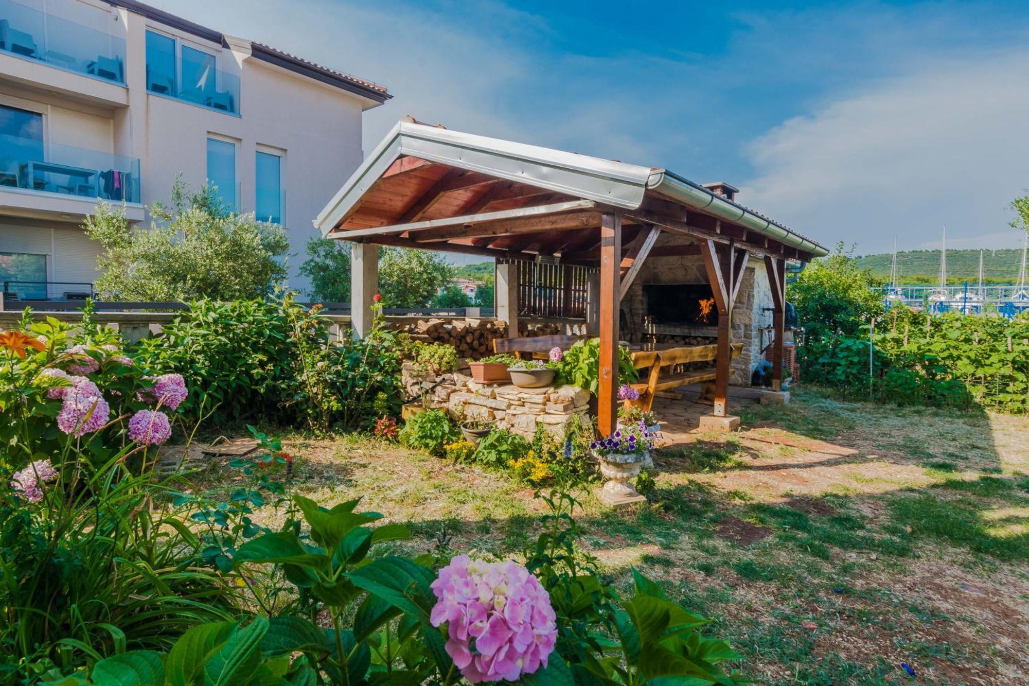 Luxury Apartments Monika Near The Sea With Private Parking Bibinje Esterno foto
